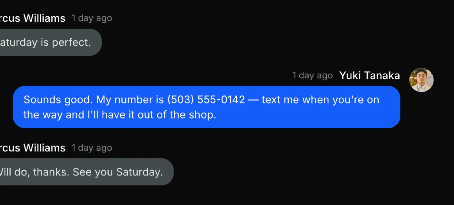 A private buyer–seller message thread arranging a viewing, where the seller shares their phone number inside the conversation rather than posting it publicly.