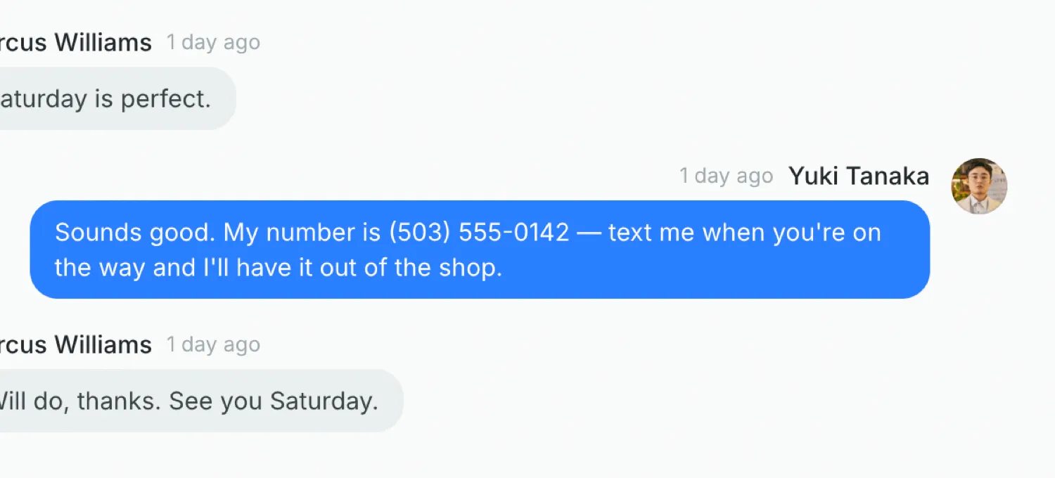 A private buyer–seller message thread arranging a viewing, where the seller shares their phone number inside the conversation rather than posting it publicly.